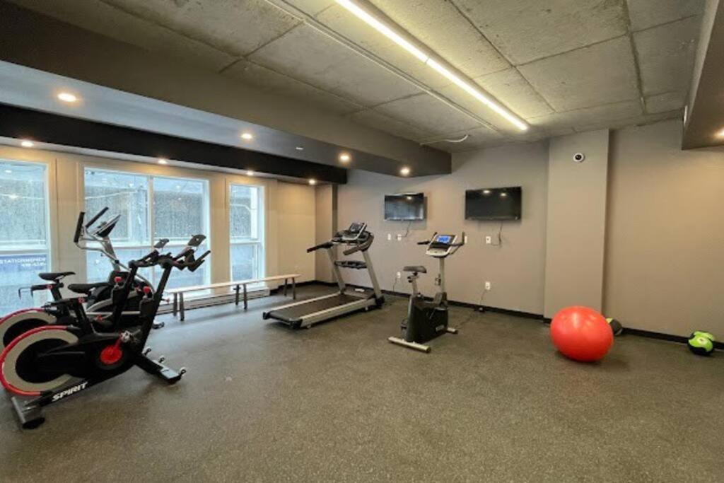 Condo Chic, Centre-Ville Piscine, Terrasse, Gym ควิเบกซิตี้ ภายนอก รูปภาพ